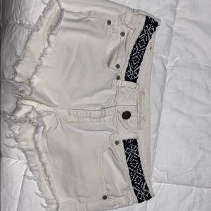 White and black American Eagle shorts